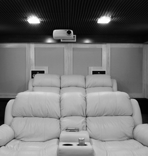 Action addicts and film fanatics alike will get a lot out of a dedicated cinema room with its single
purpose design lending itself to the optimum viewing experience.